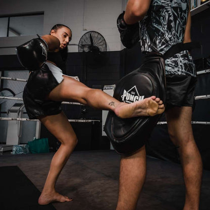 Muay Thai Thigh Pads – One Size, Black